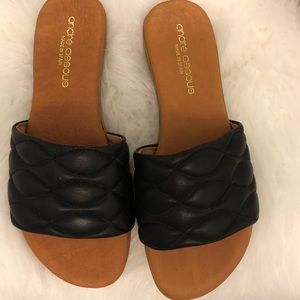 Size 7 new Andre assous slides